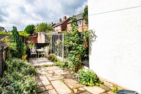 2 bedroom terraced house to rent - Photo 2