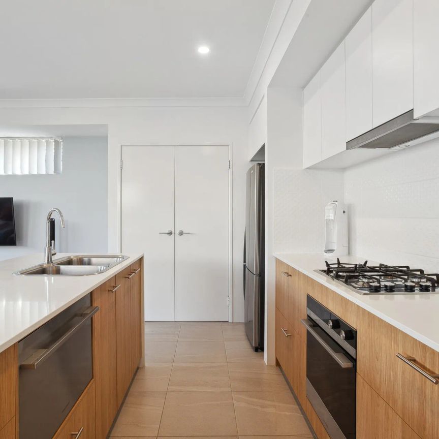 Family Comfort Meets Modern Living - Photo 1