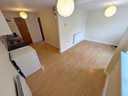 1 bedroom ground floor flat to rent - Photo 2