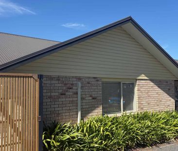 Modern, Easy Living in a Great Location - Photo 5