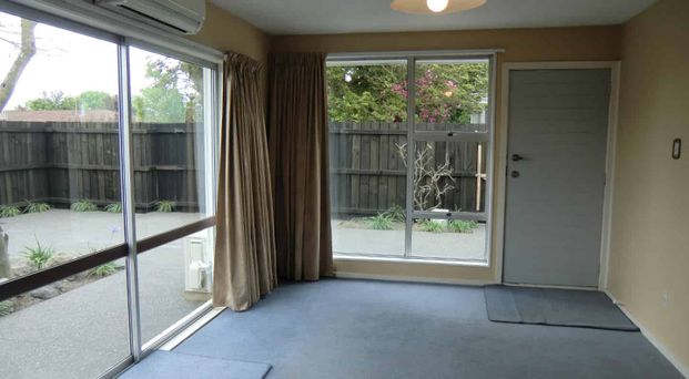 Sunny, Spacious 2 Bedroom Unit in Richmond. - Photo 1
