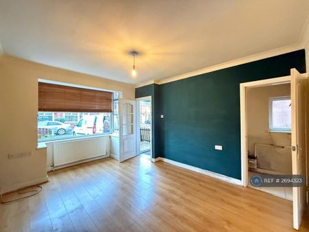 3 bedroom semi-detached house to rent - Photo 2