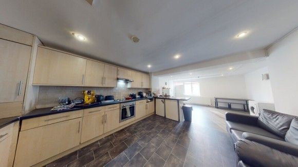 5 Bed - Sackville Street, Woodhouse, Leeds - Photo 1