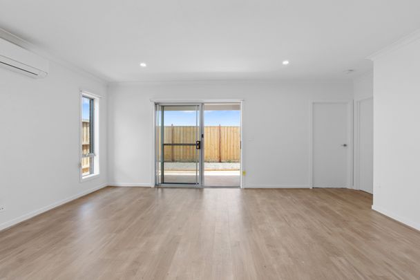 25 Shiraz Avenue, Fraser Rise VIC 3336 - House For Rent | Domain - Photo 1