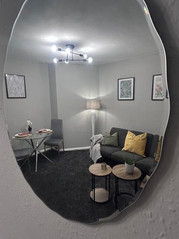 1 Bed Flat, Miller Road, CR0 - Photo 2