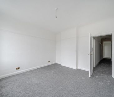 4 bedroom flat to rent - Photo 2