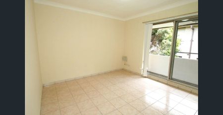 Spacious 2 Bedroom Apartment in Prime Location - Photo 4