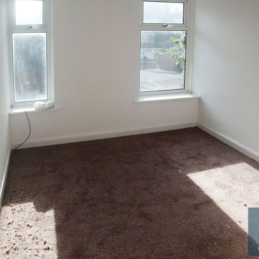 Leeds Road, Bradley, Huddersfield, HD2 - Photo 1