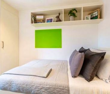 Room in 3 Bed Apartment - Photo 3
