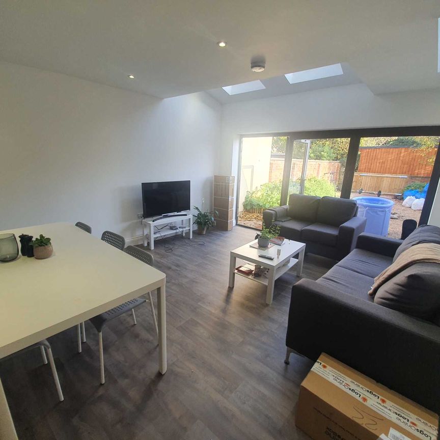 Middle Way, Oxford, OX2 - Photo 1