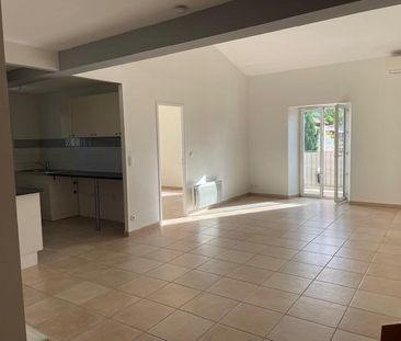 Location Appartement 3 pièces 82m² DRAGUIGNAN 83300 - Photo 2