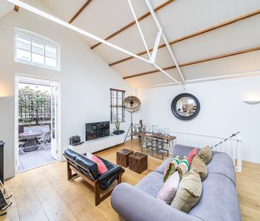 3 bedroom mews to rent - Photo 3