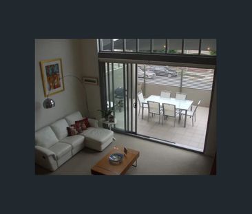 Great Location in block of 8 apartments. - Photo 2