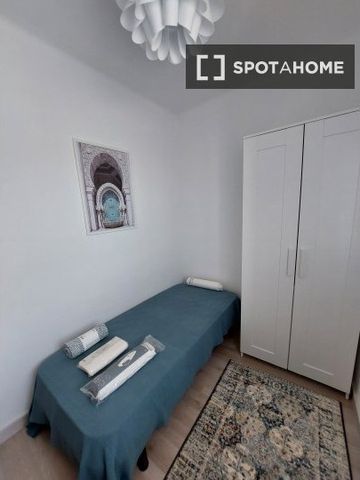 barcelona, Catalonia 08042 - Photo 4