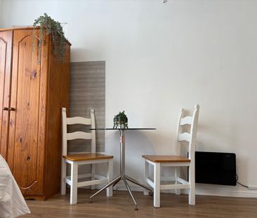 Room in a Shared House, Ashleigh Road, LE3 - Photo 2