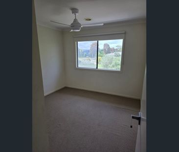 Comfortable townhouse worth an inspection - Photo 3