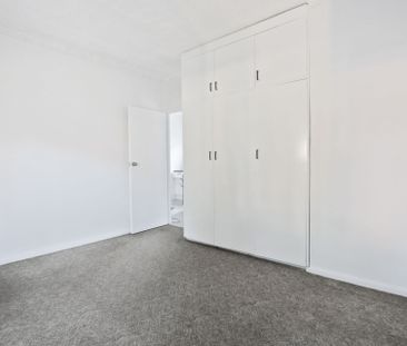 Cosy and Well-Maintained Two Bedroom Unit - Photo 4