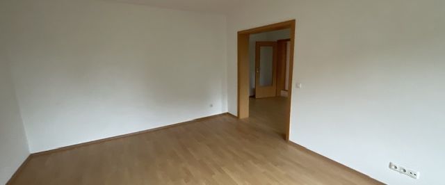 Ab sofort frei! 3-Zimmer-Wohnung in Bremervörde mit Balkon und Laminatboden - Photo 1