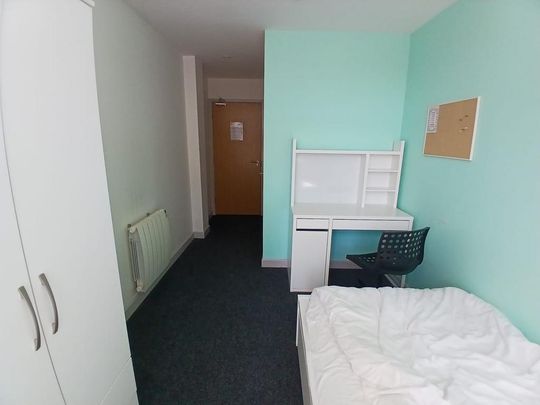 1 bedroom in a house share to rent - Photo 1