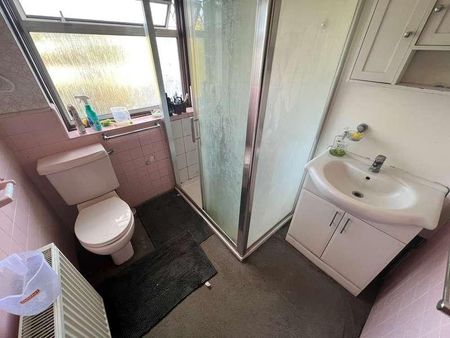 Ash Grove, Hounslow, TW5 - Photo 3