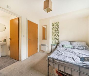 2 bedroom flat to rent - Photo 5