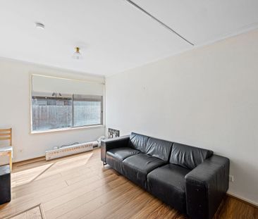 Walk to Train station, bus stops, schools and shops! - Photo 2