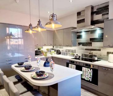 Choose your vibe from 6 incredible suites in this stunning new hous... - Photo 1