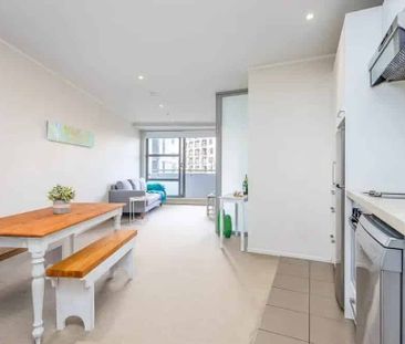 Stylish CBD One-Bed - Move In Ready! - Photo 2