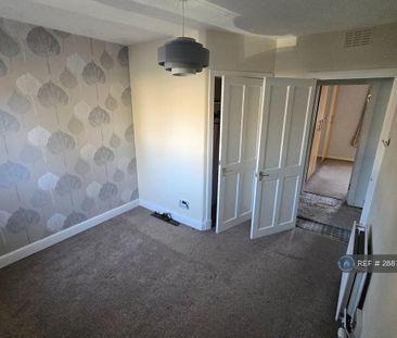 3 bedroom flat to rent - Photo 5