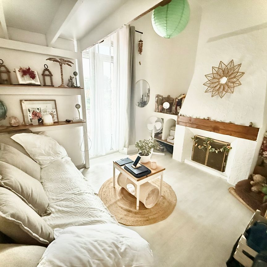 Location Appartement 1 pièce 24m² HYERES 83400 - Photo 1