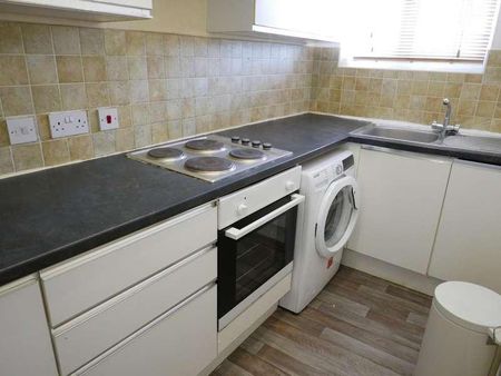 High Street, Romford, RM1 - Photo 5