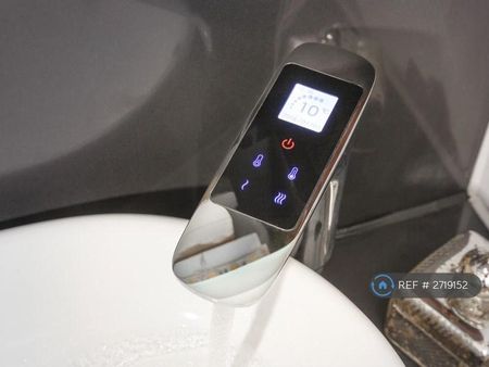 2 bedroom penthouse to rent - Photo 4