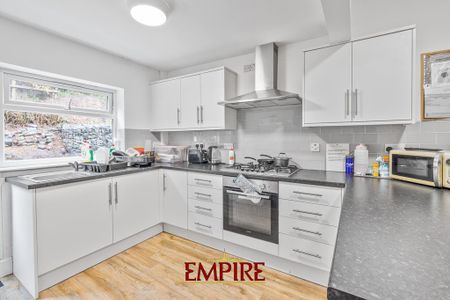 1 bedroom in a house share to rent - Photo 2