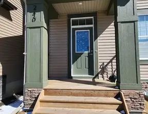 Stunning Detached Home for Rent – 240 Cornerbrook Drive NE, Calgary | 240 Cornerbrook Drive Northeast, Calgary - Photo 1