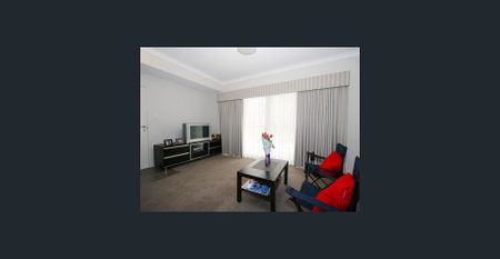 Ground Floor Apartment with Balcony - Photo 3