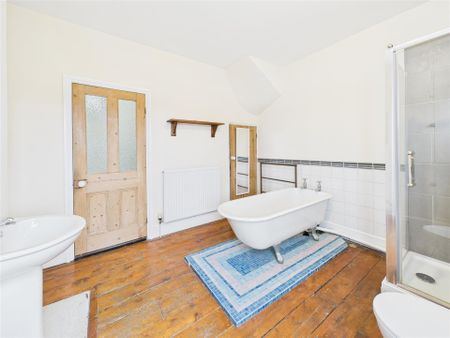 2 bedroom Terraced House to rent - Photo 2