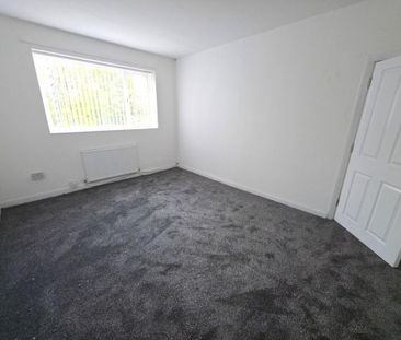 3 bedroom flat to rent - Photo 2