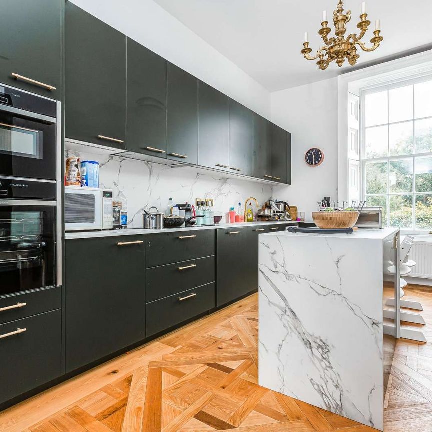 Short let: A stylish three bedroom apartment on Richmond Hill with off-street parking - Photo 1