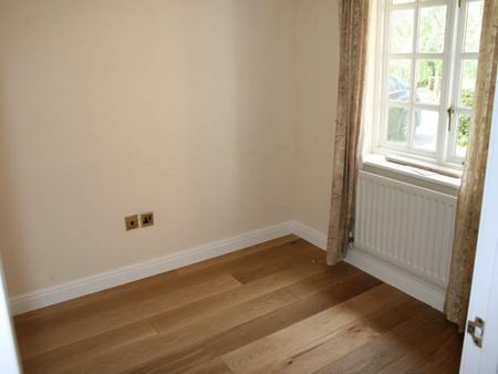 4 bedroom detached house to rent - Photo 3