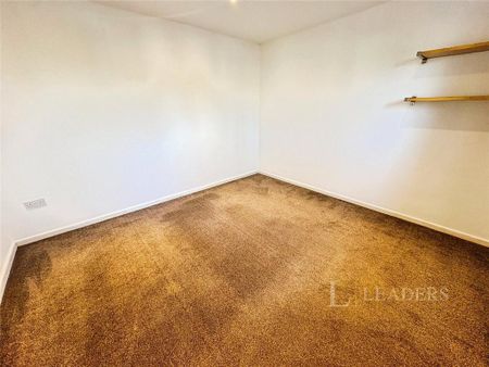 4 bedroom semi-detached house to rent - Photo 4