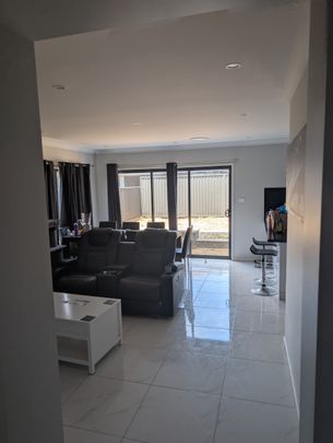 Woongarrah - Photo 1