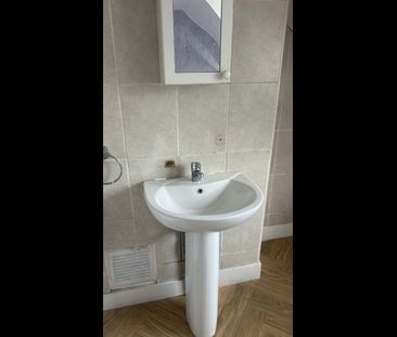 2 Bed Flat, Samuel St, SE18 - Photo 5