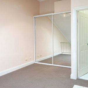 ** Deposit Taken, $575/Wk ** - Photo 2