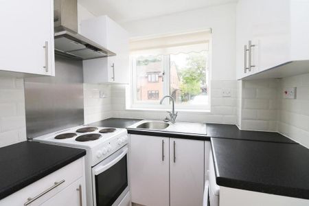 1 bedroom mews to rent - Photo 5