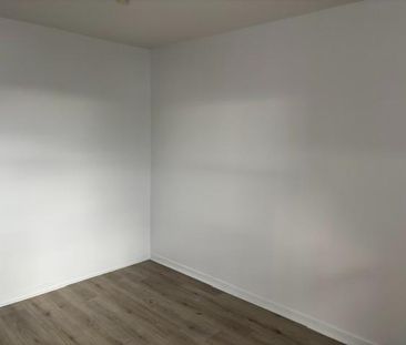 Beau 4 1/2 rénové bien situé dans quartier conviviable - Photo 2