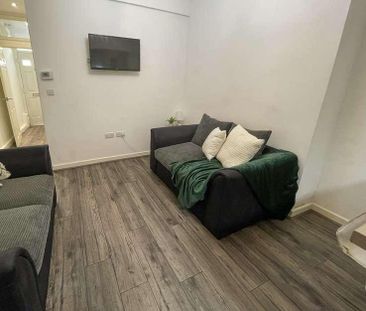 Hawkins Street, L6 - Photo 2