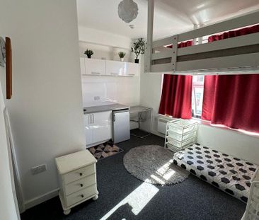 Studio to rent - Photo 2