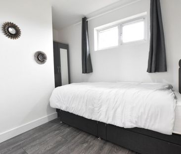 4 bedroom Flat To Let - Photo 4
