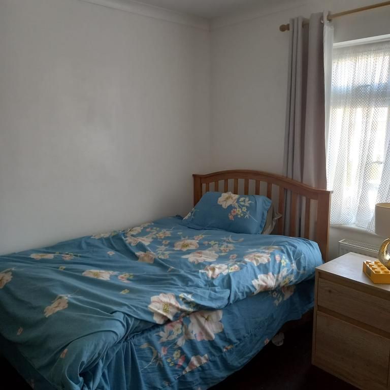 1 bedroom in a flat share to rent - Photo 1