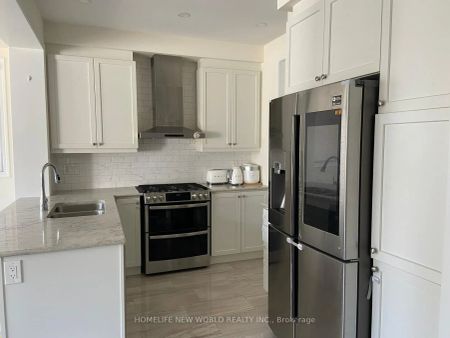 Condo Townhouse For Lease | N9235473 - Photo 2